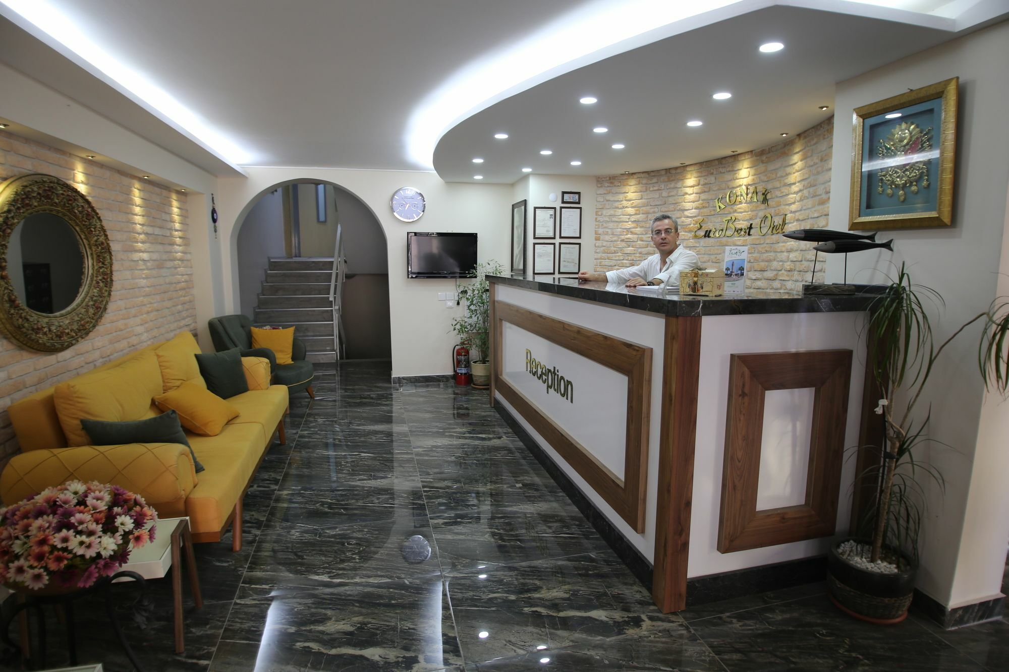 Konak Eurobest Otel Измир Экстерьер фото